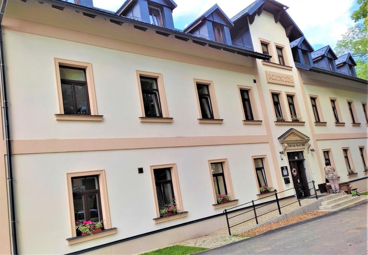 Hotel Poutni Dum Králíky Bagian luar foto