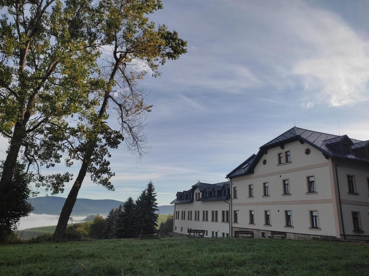 Hotel Poutni Dum Králíky Bagian luar foto