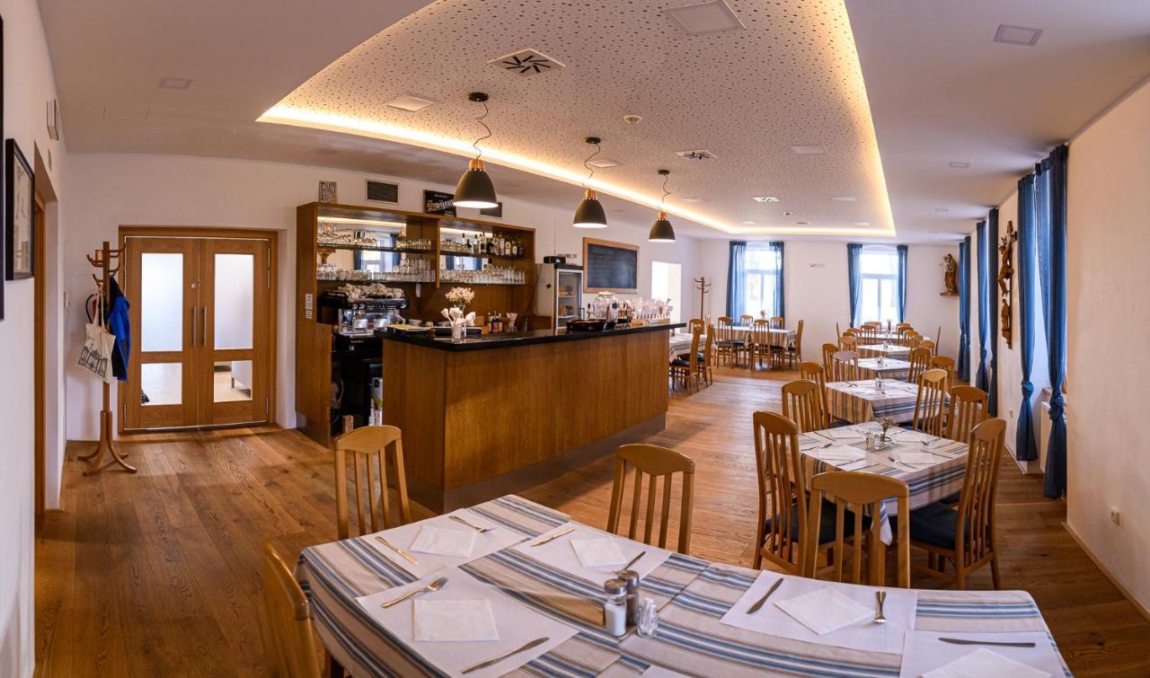 Hotel Poutni Dum Králíky Bagian luar foto