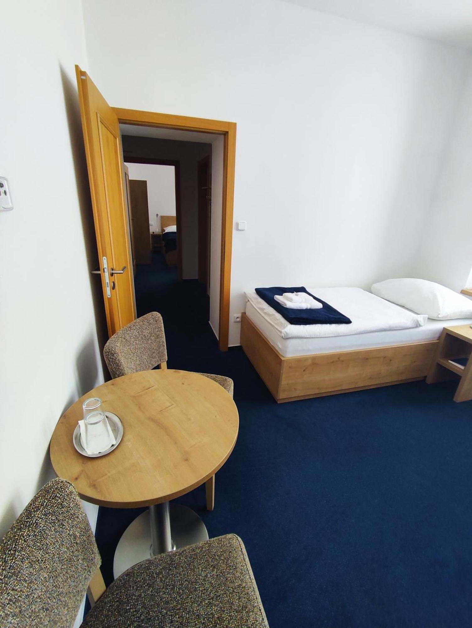 Hotel Poutni Dum Králíky Bagian luar foto